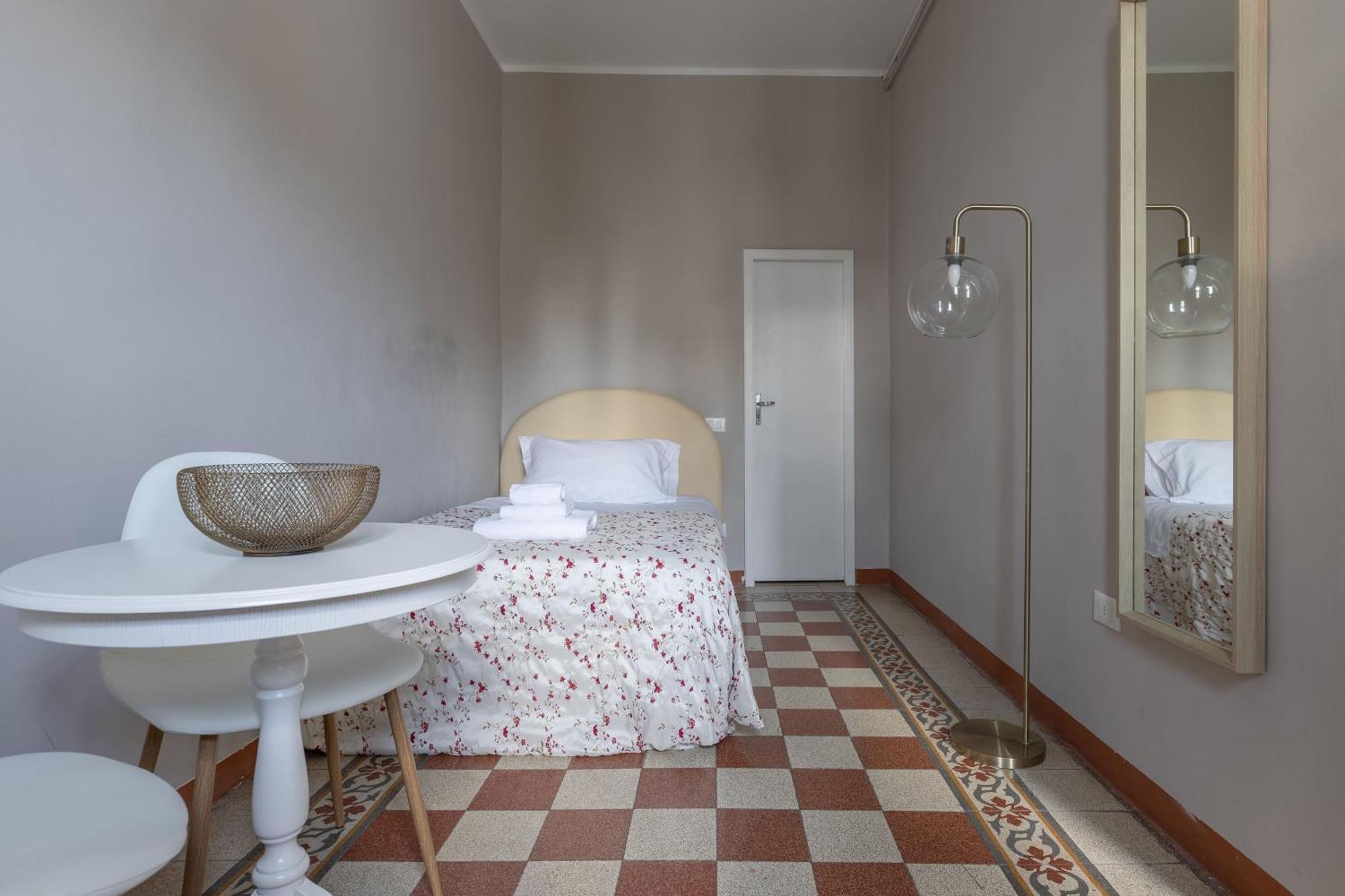 Santa Maria Novella Family In Apartment Florence