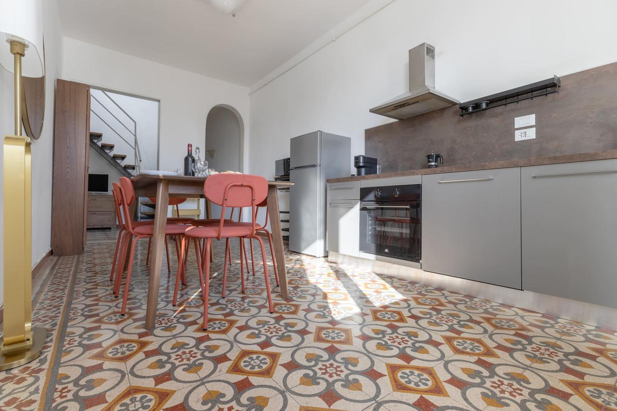 Santa Maria Novella Family In Apartment Florence